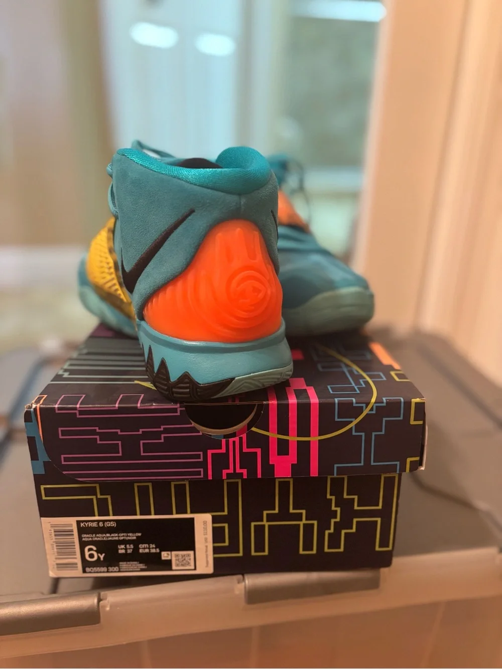 Gently used kyrie 6 gs in oracle blue 6y fits women’s 7.5